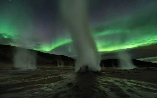 Menikmati Pemandangan Aurora Mistis di Islandia