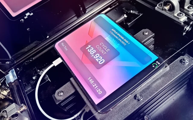 Liputan Uji Cekungan Layar iPhone Duo Seusai 139 Ribu Lipatan