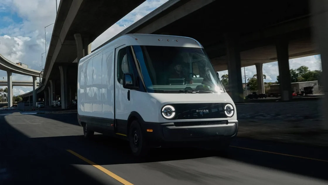 Van Listrik Rivian Kalahkan Penjualan SUV R1S dan Pikap R1T