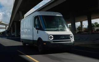 Van Listrik Rivian Kalahkan Penjualan SUV R1S dan Pikap R1T