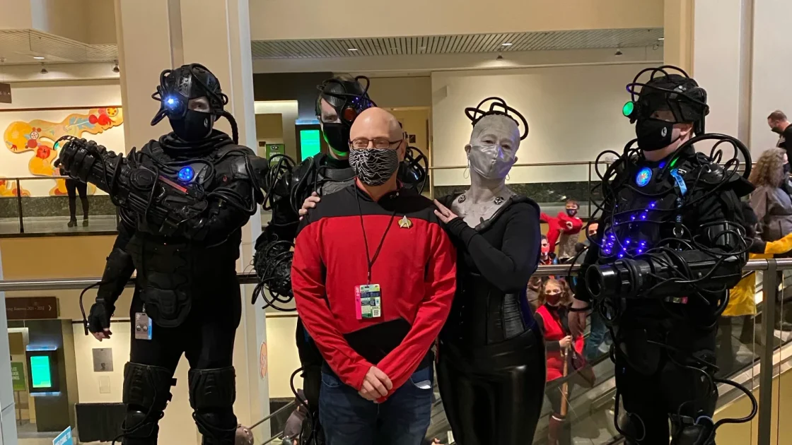 Mengenang Patrick Stewart Melalui Pengalaman Cosplay Picard